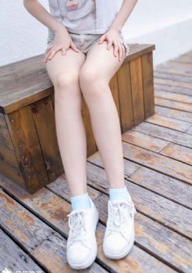 年轻的女教师2在线观看_720在线视频播放